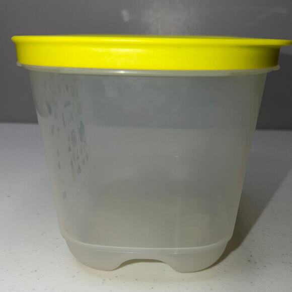 Tupperware 7286 Fridgesmart Storage Container Lime Yellow Vented Lid 1.8L - Picture 3 of 7